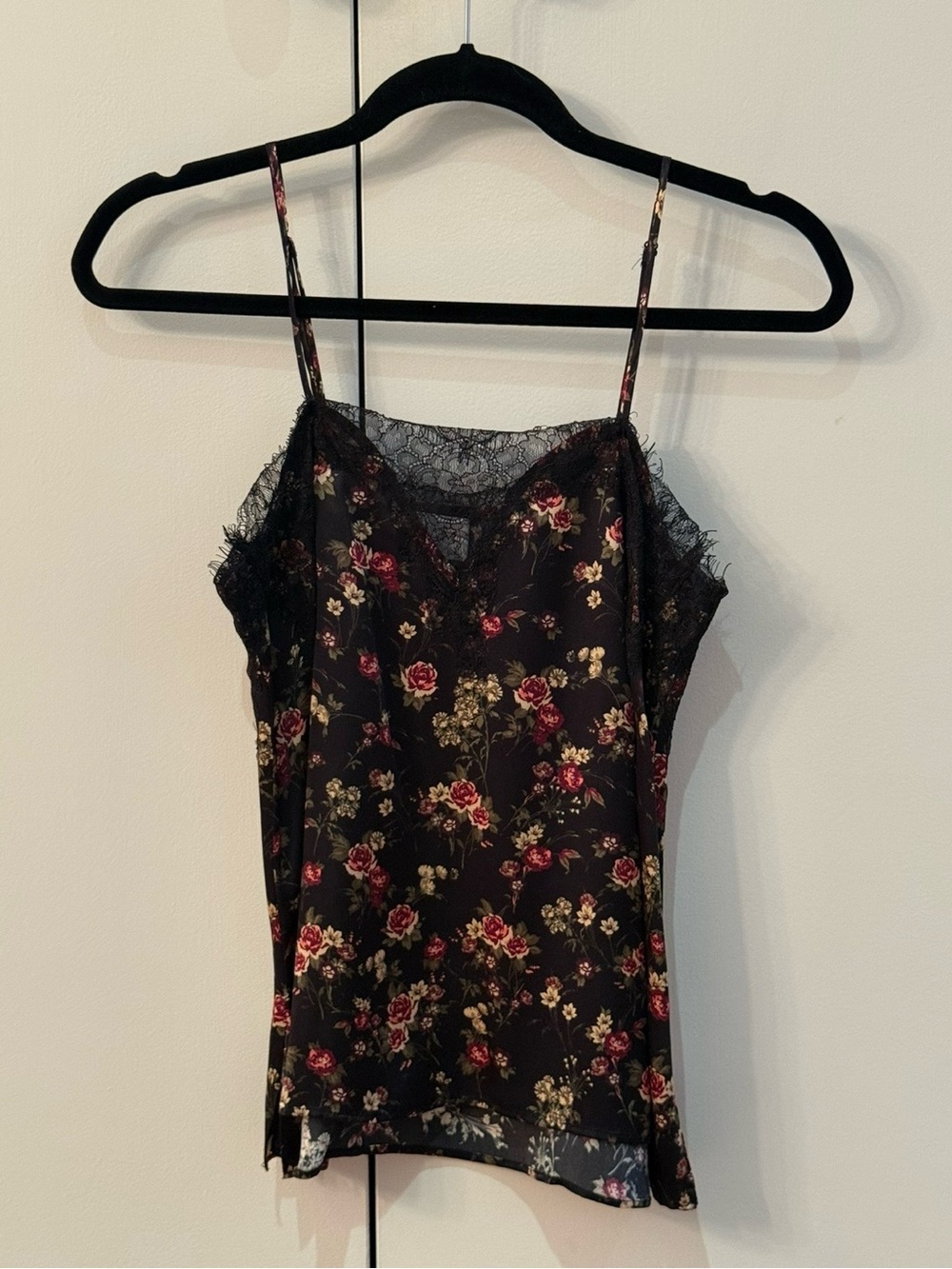 CAMI NYC Women’s Black Floral Lace-Trim Silk Camisole (XS)